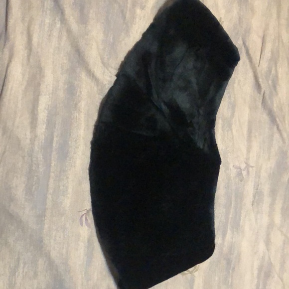 Liz Claiborne black velvet shawl with hot purple satin lining and tie. Elegant! - Picture 2 of 6